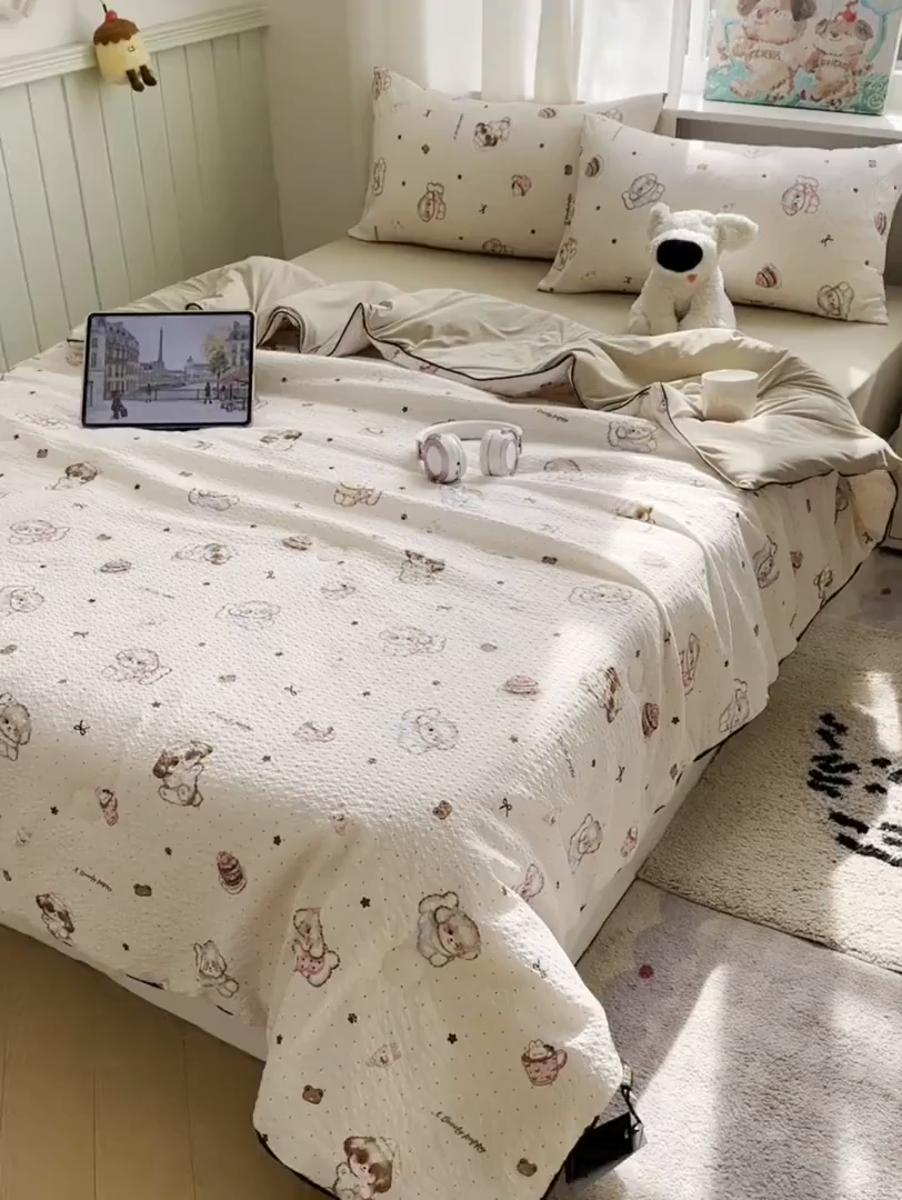 91家纺网 家纺一手货源 找家纺 贝扬思家纺 2026新款泡芙纱单夏被凉糖系列（凉而不冰的触感，清凉与柔软兼得） 凉糖-甜品萌狗