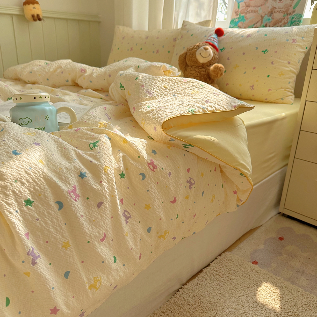 91家纺网 家纺一手货源 找家纺 贝扬思家纺 2026新款泡芙纱单夏被凉糖系列（凉而不冰的触感，清凉与柔软兼得） 凉糖-摇摇木马