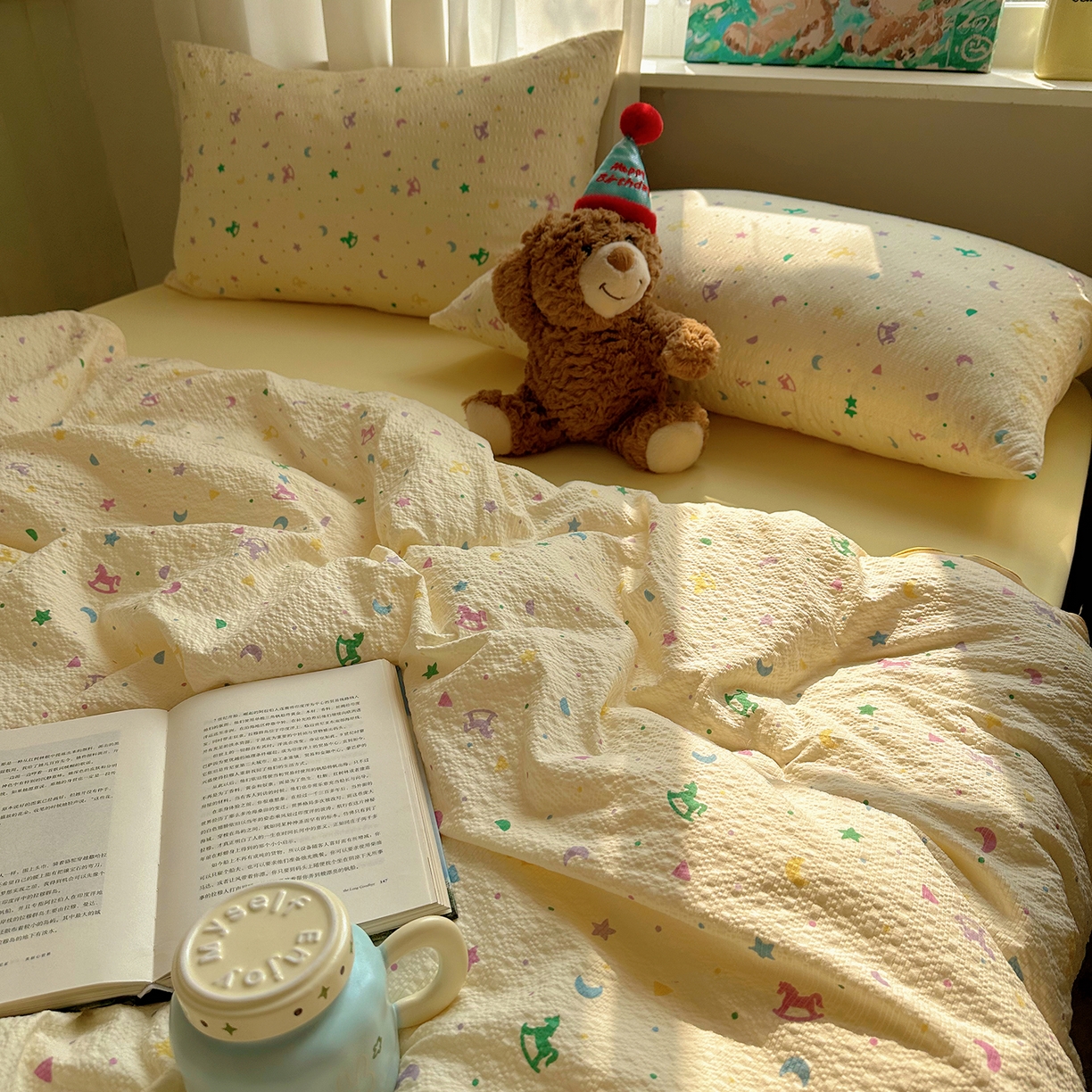 91家纺网 家纺一手货源 找家纺 贝扬思家纺 2026新款泡芙纱单夏被凉糖系列（凉而不冰的触感，清凉与柔软兼得） 凉糖-摇摇木马