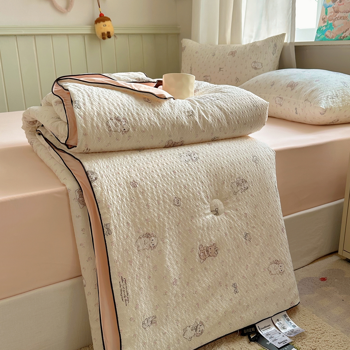 91家纺网 家纺一手货源 找家纺 贝扬思家纺 2026新款泡芙纱单夏被凉糖系列（凉而不冰的触感，清凉与柔软兼得） 凉糖-悦悦小兔
