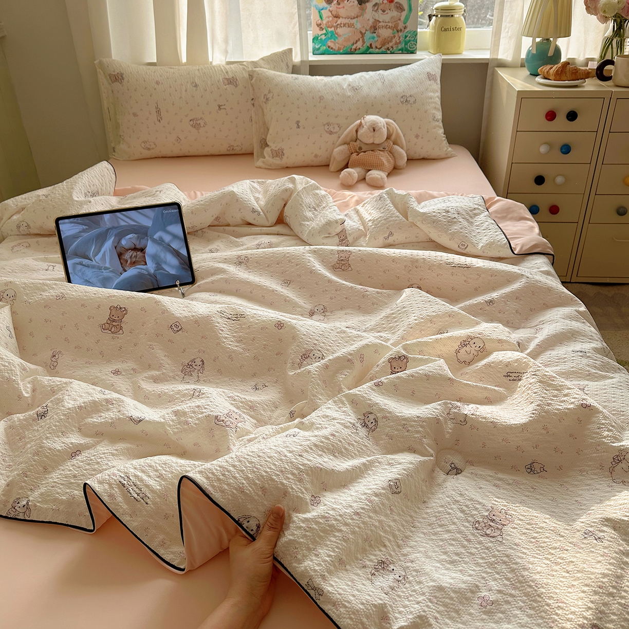 91家纺网 家纺一手货源 找家纺 贝扬思家纺 2026新款泡芙纱单夏被凉糖系列（凉而不冰的触感，清凉与柔软兼得） 凉糖-悦悦小兔