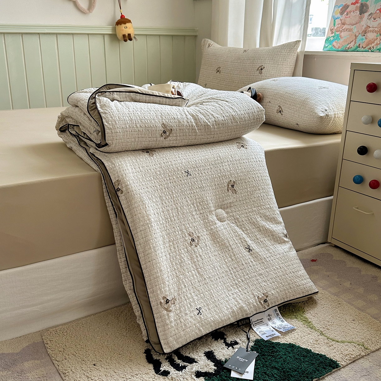 91家纺网 家纺一手货源 找家纺 贝扬思家纺 2026新款泡芙纱单夏被凉糖系列（凉而不冰的触感，清凉与柔软兼得） 凉糖-织纹木马迹