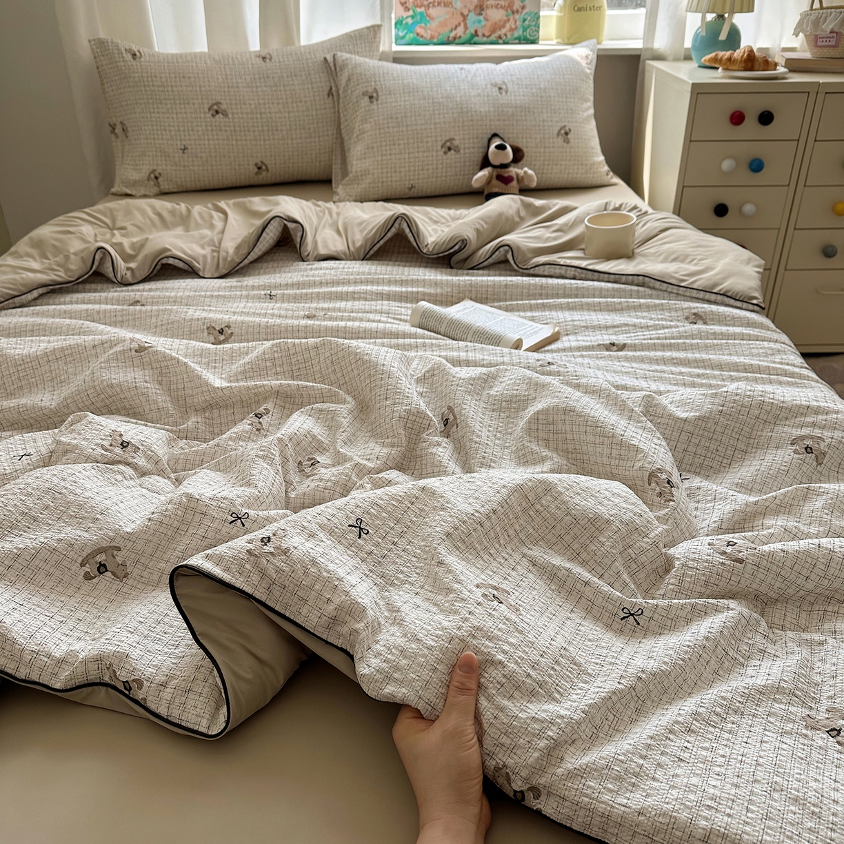 91家纺网 家纺一手货源 找家纺 贝扬思家纺 2026新款泡芙纱单夏被凉糖系列（凉而不冰的触感，清凉与柔软兼得） 凉糖-织纹木马迹