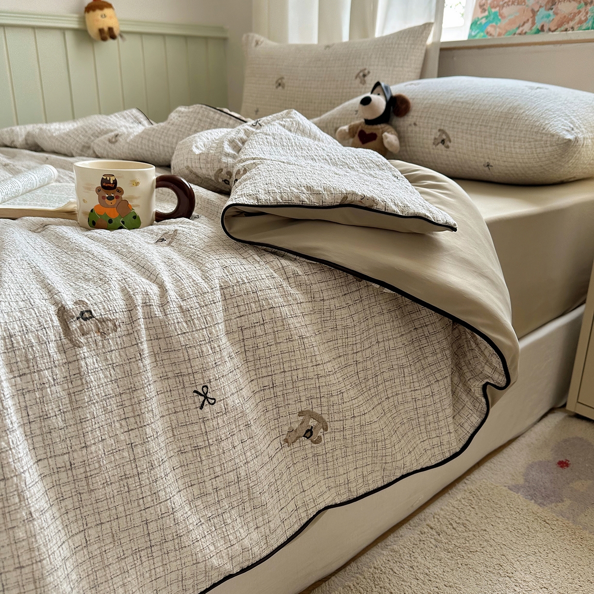 91家纺网 家纺一手货源 找家纺 贝扬思家纺 2026新款泡芙纱单夏被凉糖系列（凉而不冰的触感，清凉与柔软兼得） 凉糖-织纹木马迹