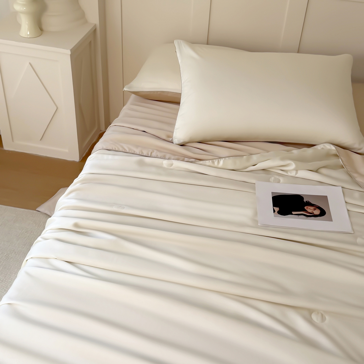 91家纺网 家纺一手货源 找家纺 鑫田家纺 2026新款60支兰精天丝蚕丝被夏凉被100%纯蚕丝夏被四件套床单床笠学生三件套 钻石白