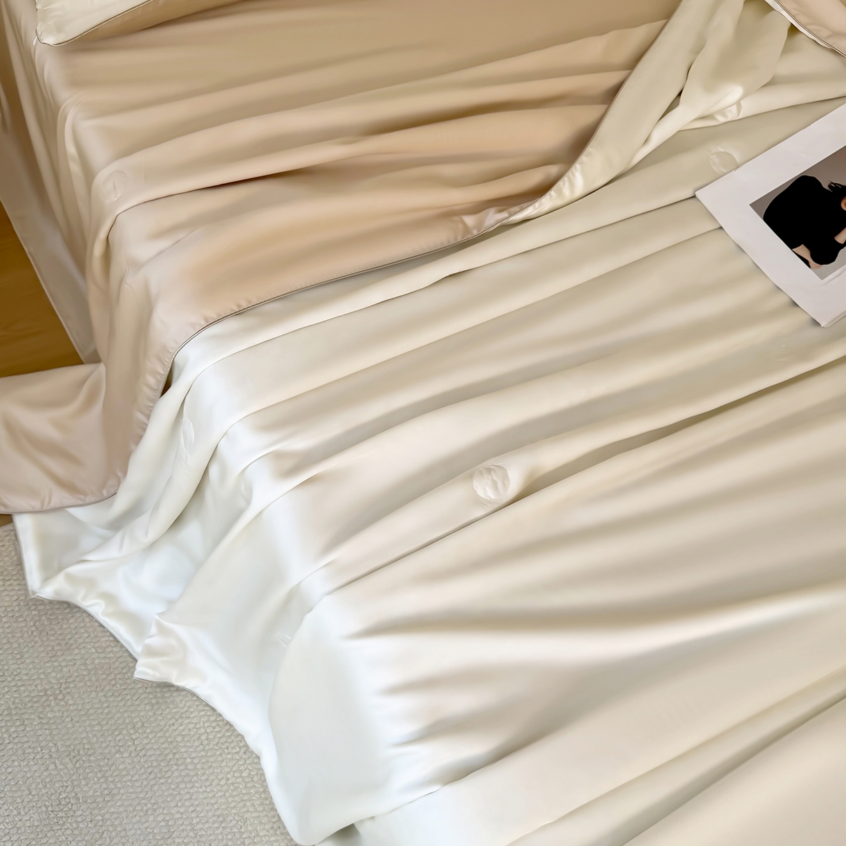 91家纺网 家纺一手货源 找家纺 鑫田家纺 2026新款60支兰精天丝蚕丝被夏凉被100%纯蚕丝夏被四件套床单床笠学生三件套 钻石白