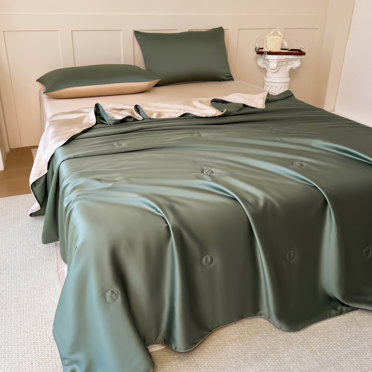 91家纺网 家纺一手货源 找家纺 鑫田家纺 2026新款60支兰精天丝蚕丝被夏凉被100%纯蚕丝夏被四件套床单床笠学生三件套 海藻绿