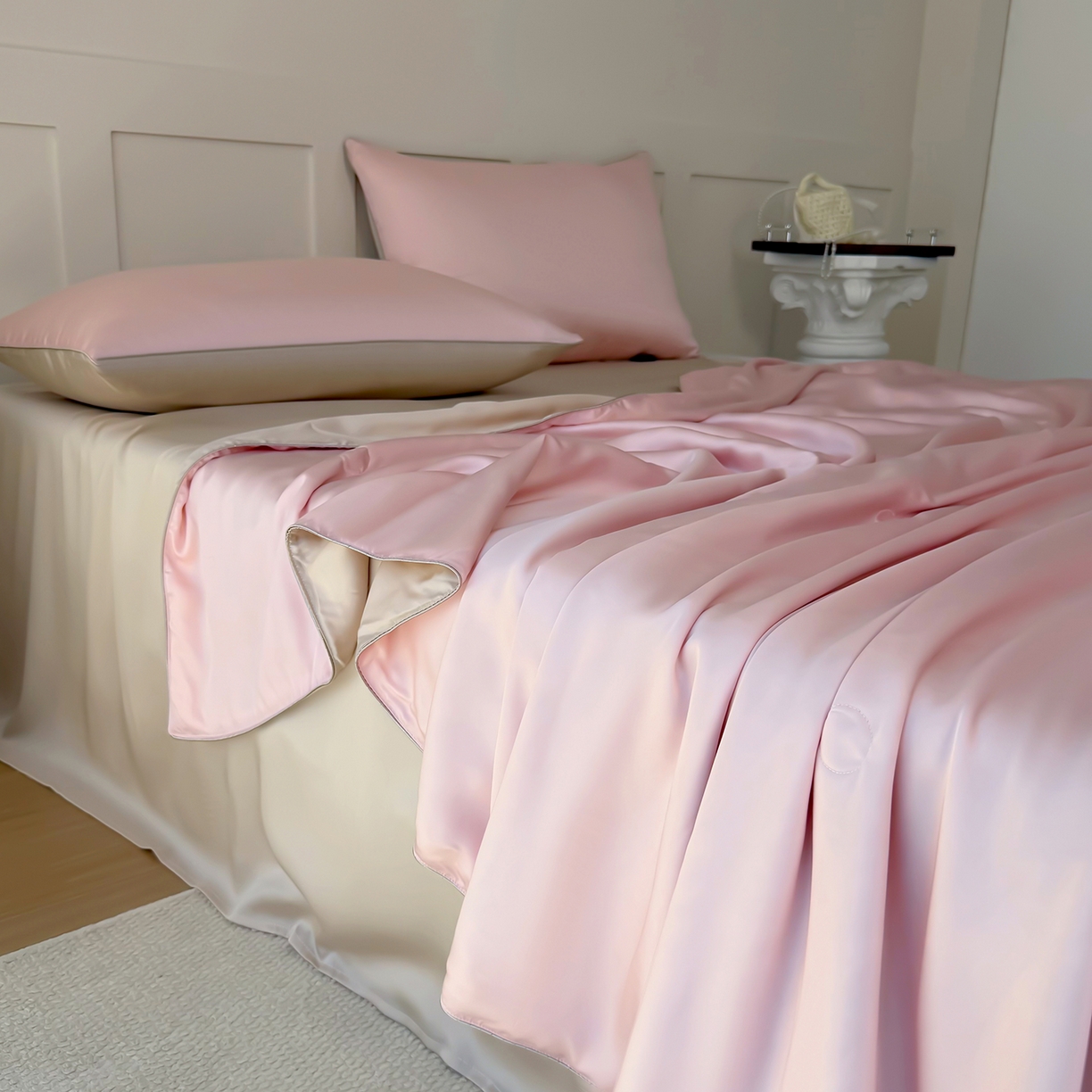 91家纺网 家纺一手货源 找家纺 鑫田家纺 2026新款60支兰精天丝蚕丝被夏凉被100%纯蚕丝夏被四件套床单床笠学生三件套 浅妮粉