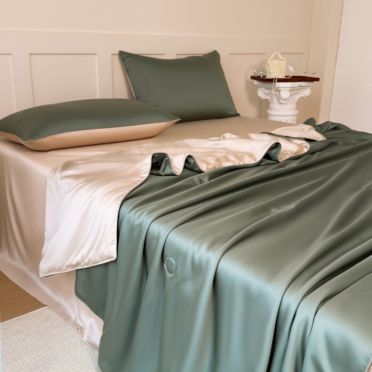 91家纺网 家纺一手货源 找家纺 鑫田家纺 2026新款60支兰精天丝蚕丝被夏凉被100%纯蚕丝夏被四件套床单床笠学生三件套 海藻绿