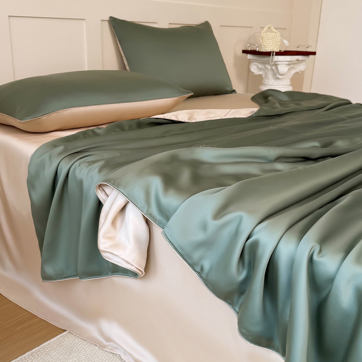 91家纺网 家纺一手货源 找家纺 鑫田家纺 2026新款60支兰精天丝蚕丝被夏凉被100%纯蚕丝夏被四件套床单床笠学生三件套 海藻绿