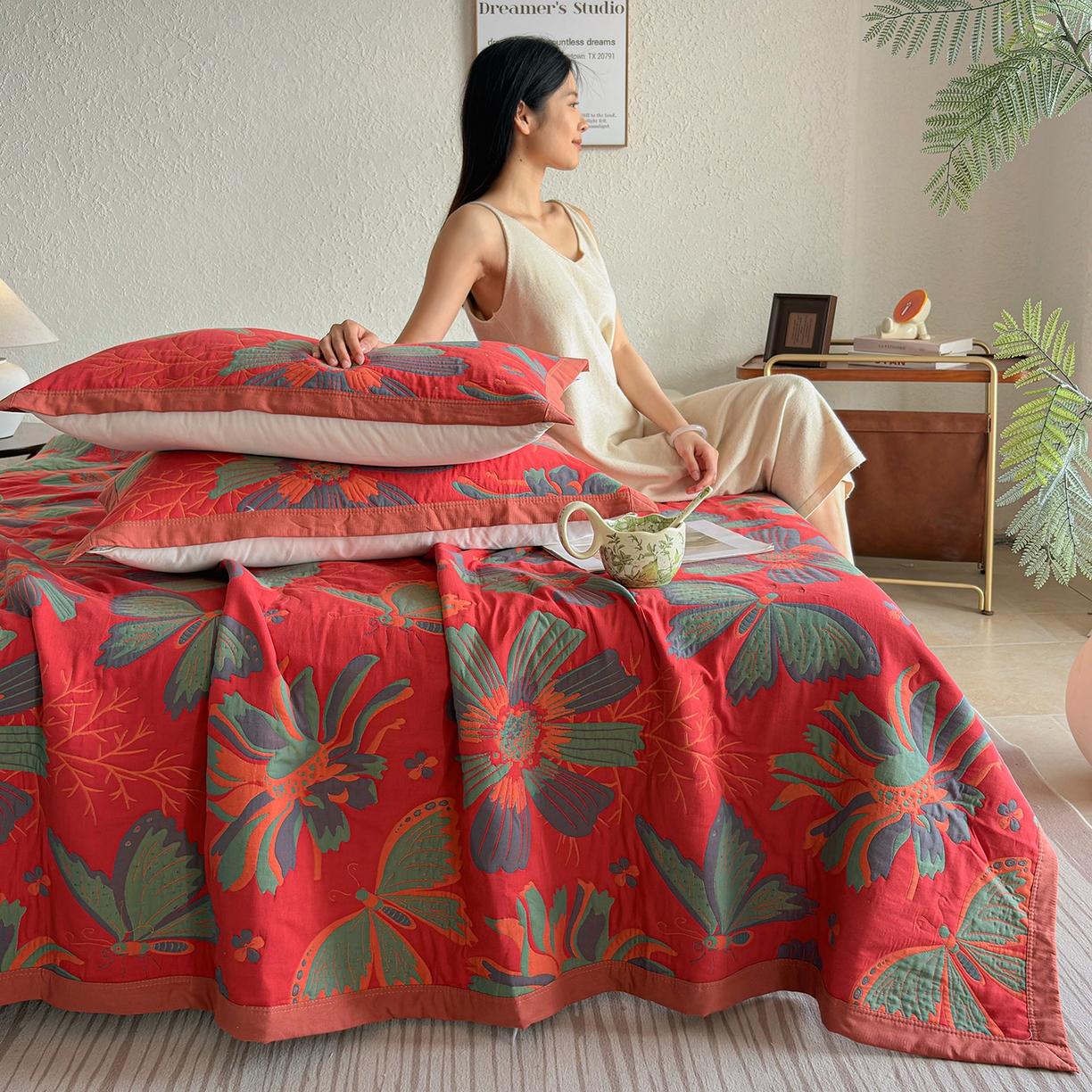 91家纺网 家纺一手货源 找家纺 棠薇家纺 2026新款纱布盖毯长绒棉纱布毛巾被夏被单双人棉纱盖毯毛巾毯夏季夏凉被空调被毯子可铺可盖床盖 花样蝶舞红