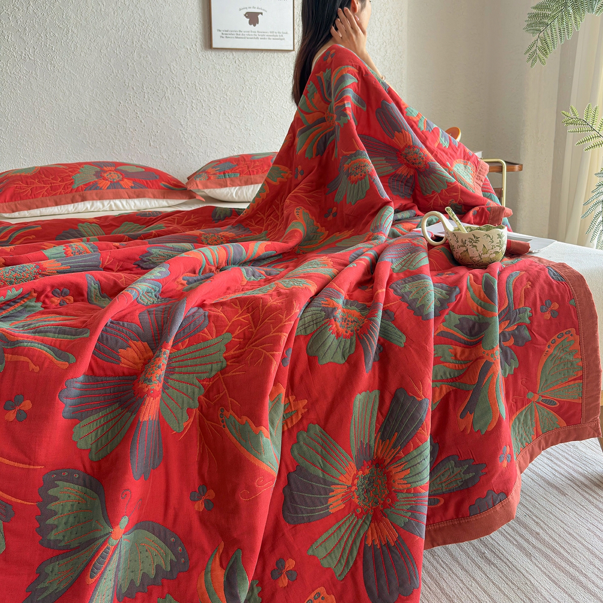 91家纺网 家纺一手货源 找家纺 棠薇家纺 2026新款纱布盖毯长绒棉纱布毛巾被夏被单双人棉纱盖毯毛巾毯夏季夏凉被空调被毯子可铺可盖床盖 花样蝶舞红