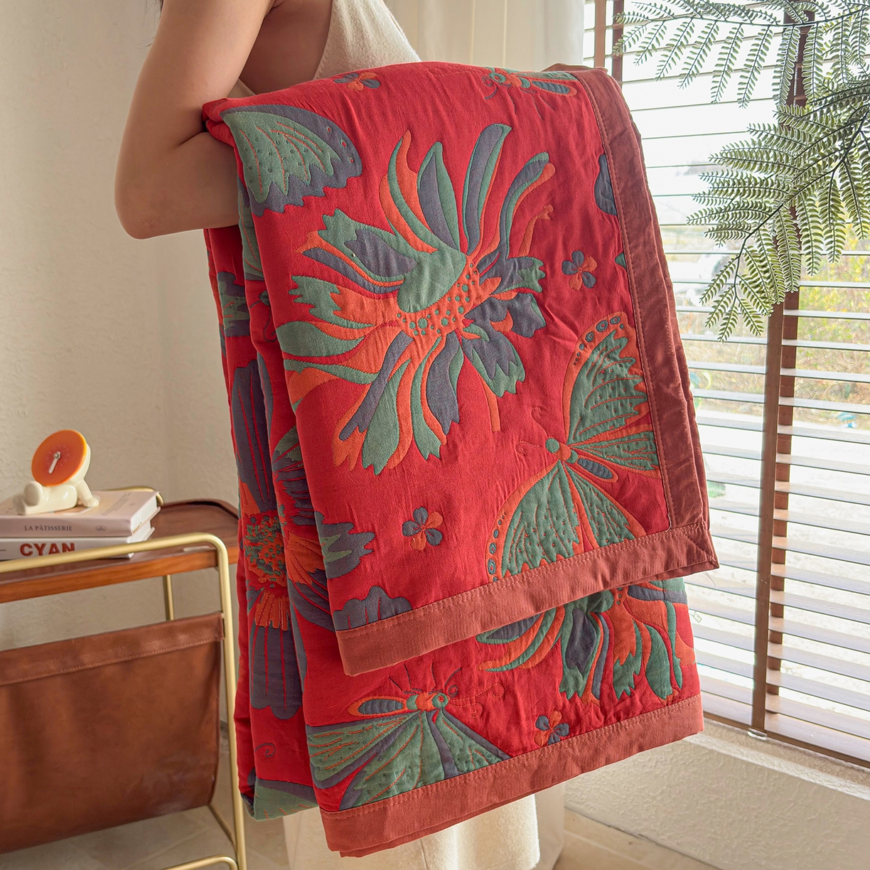 91家纺网 家纺一手货源 找家纺 棠薇家纺 2026新款纱布盖毯长绒棉纱布毛巾被夏被单双人棉纱盖毯毛巾毯夏季夏凉被空调被毯子可铺可盖床盖 花样蝶舞红