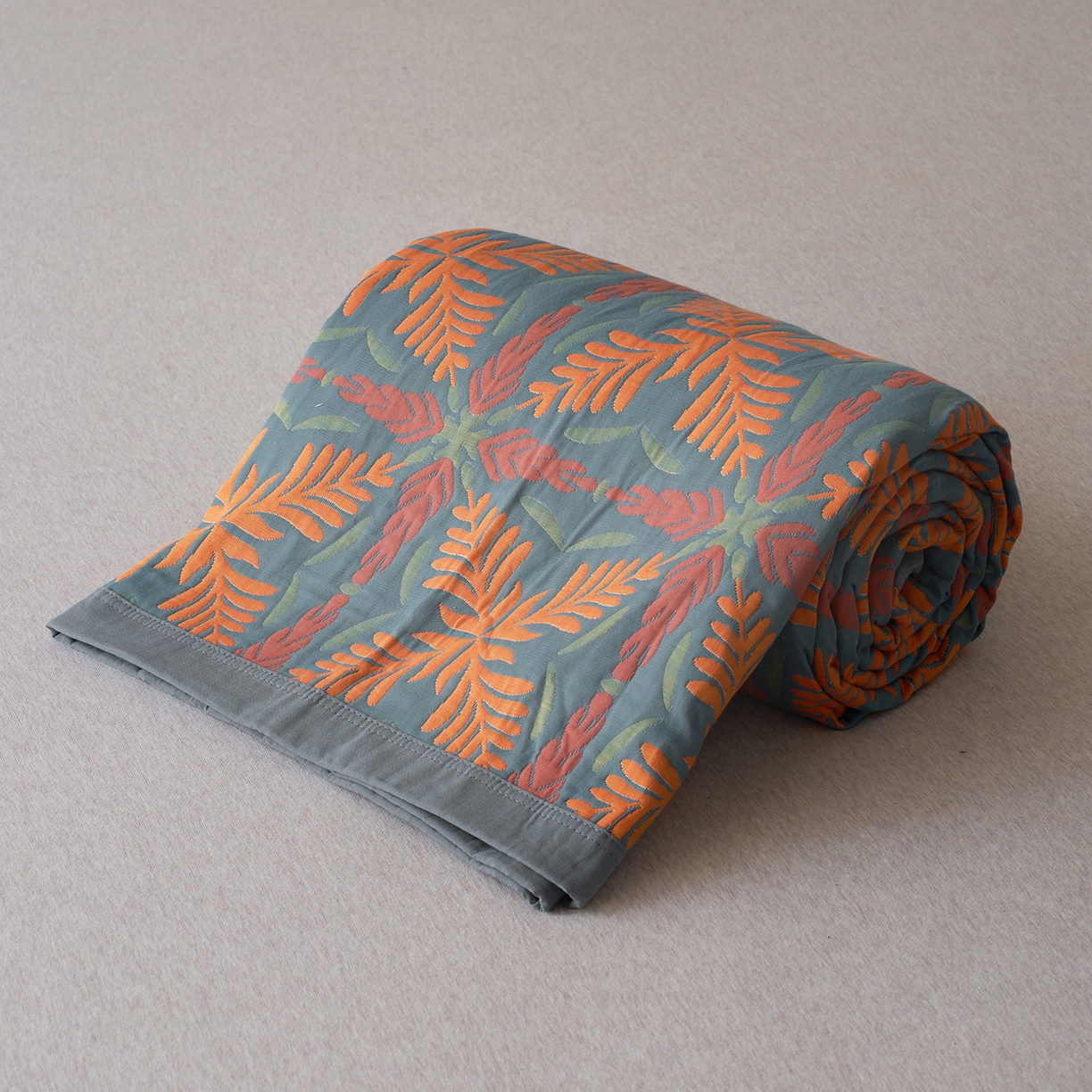 91家纺网 家纺一手货源 找家纺 棠薇家纺 2026新款纱布盖毯长绒棉纱布毛巾被夏被单双人棉纱盖毯毛巾毯夏季夏凉被空调被毯子可铺可盖床盖 典雅之风