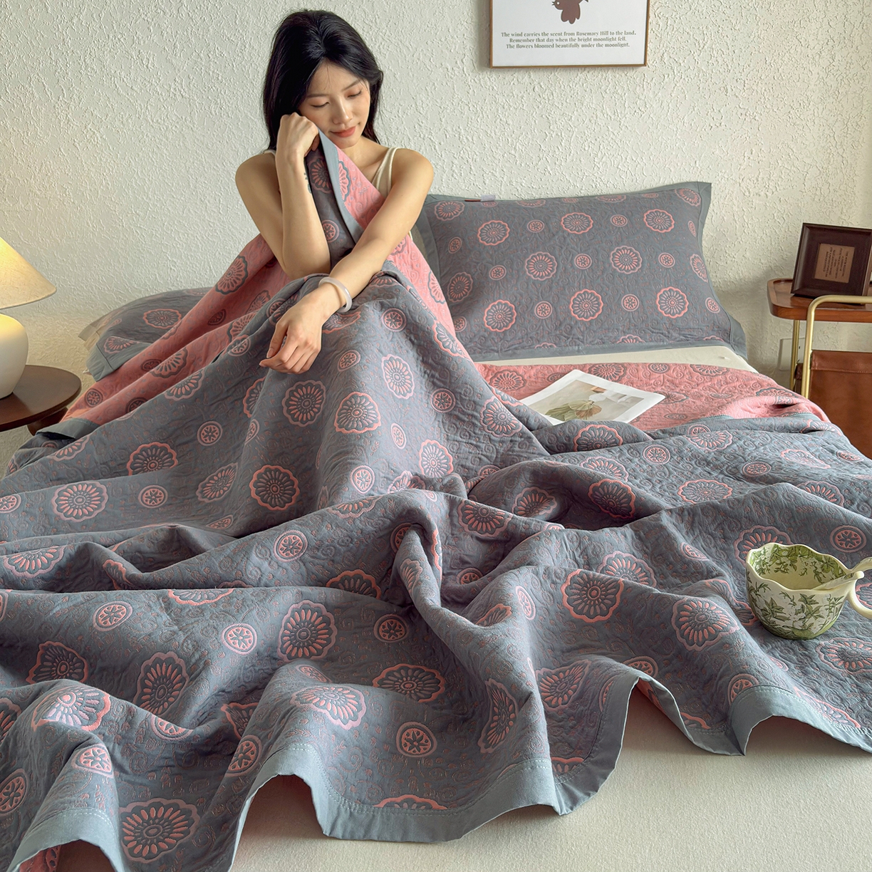 91家纺网 家纺一手货源 找家纺 棠薇家纺 2026新款纱布盖毯长绒棉纱布毛巾被夏被单双人棉纱盖毯毛巾毯夏季夏凉被空调被毯子可铺可盖床盖 罗曼蒂克