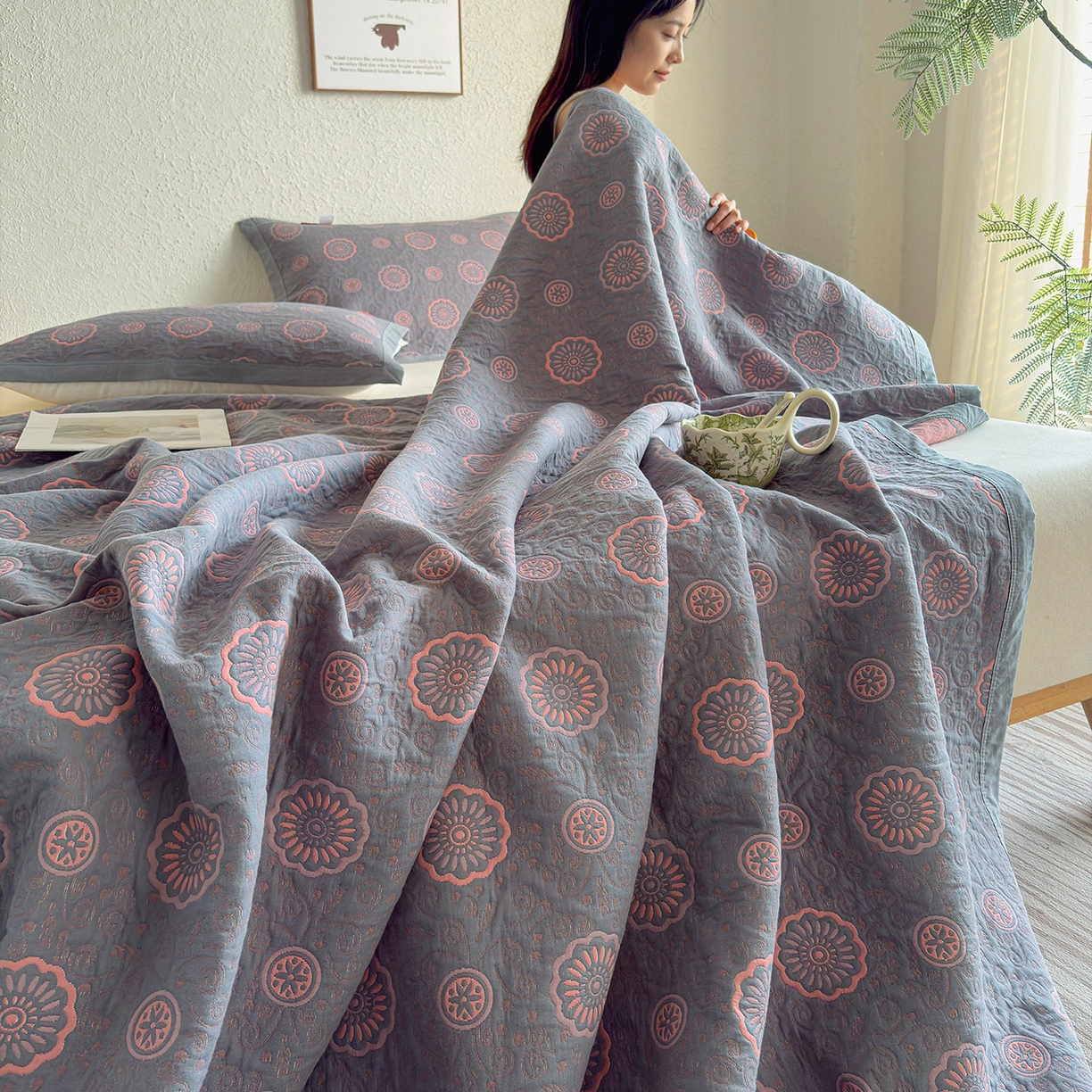 91家纺网 家纺一手货源 找家纺 棠薇家纺 2026新款纱布盖毯长绒棉纱布毛巾被夏被单双人棉纱盖毯毛巾毯夏季夏凉被空调被毯子可铺可盖床盖 罗曼蒂克