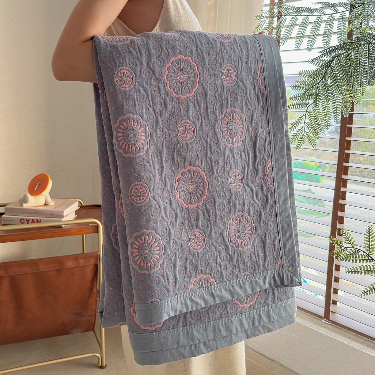 91家纺网 家纺一手货源 找家纺 棠薇家纺 2026新款纱布盖毯长绒棉纱布毛巾被夏被单双人棉纱盖毯毛巾毯夏季夏凉被空调被毯子可铺可盖床盖 罗曼蒂克