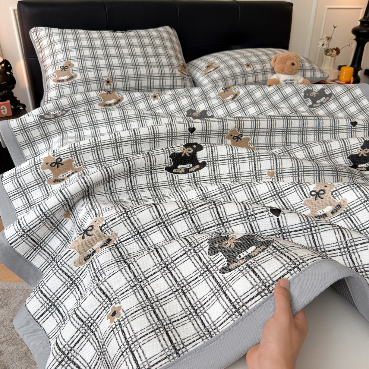 91家纺网 家纺一手货源 找家纺 （总）爱思凯家纺 2026新款纯凉感pe豆豆多色双提花条席-成人款