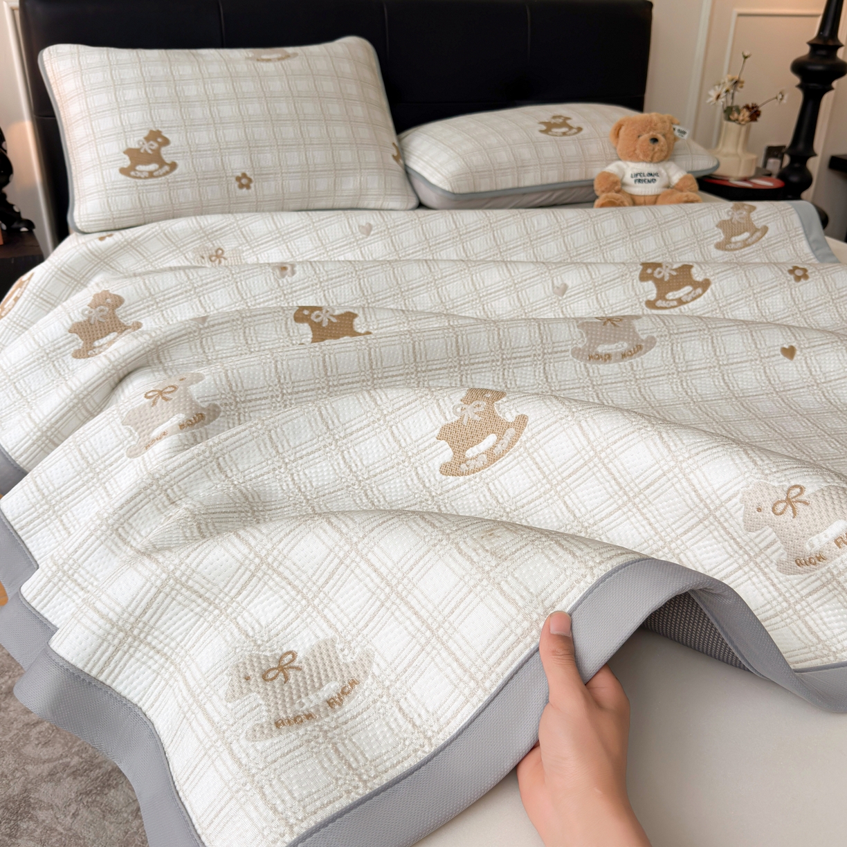 91家纺网 家纺一手货源 找家纺 （总）爱思凯家纺 2026新款纯凉感pe豆豆多色双提花条席-成人款