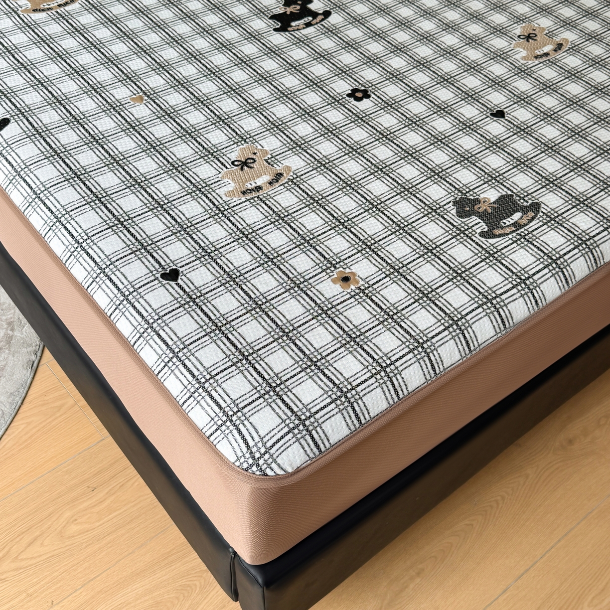 91家纺网 家纺一手货源 找家纺 （总）爱思凯家纺 2026新款纯凉感PE豆豆多色双提花床笠款凉席