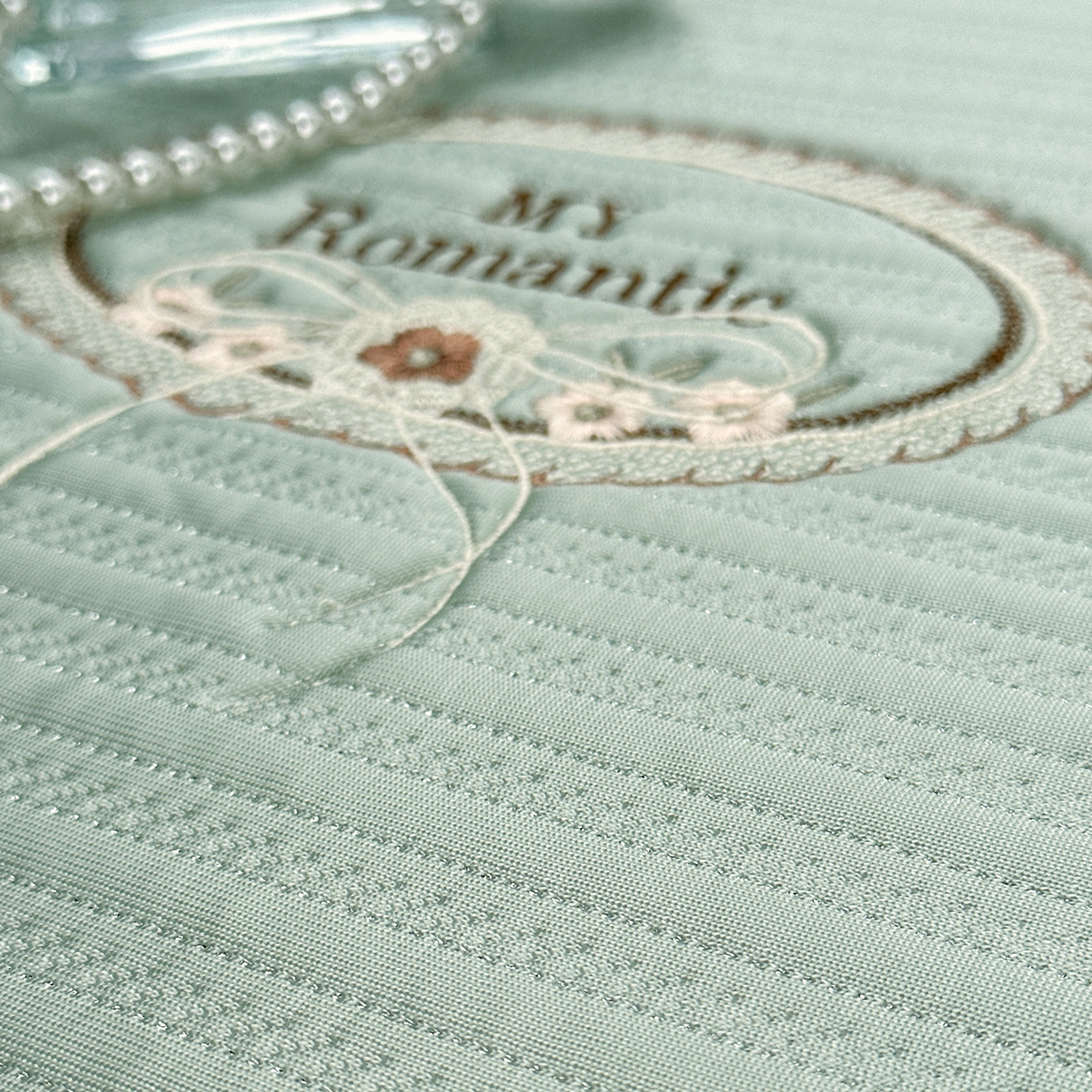 91家纺网 家纺一手货源 找家纺 乐朵家居 2026新款 卡洛琳  （复合）凉豆豆 凉席三件套 抹茶绿