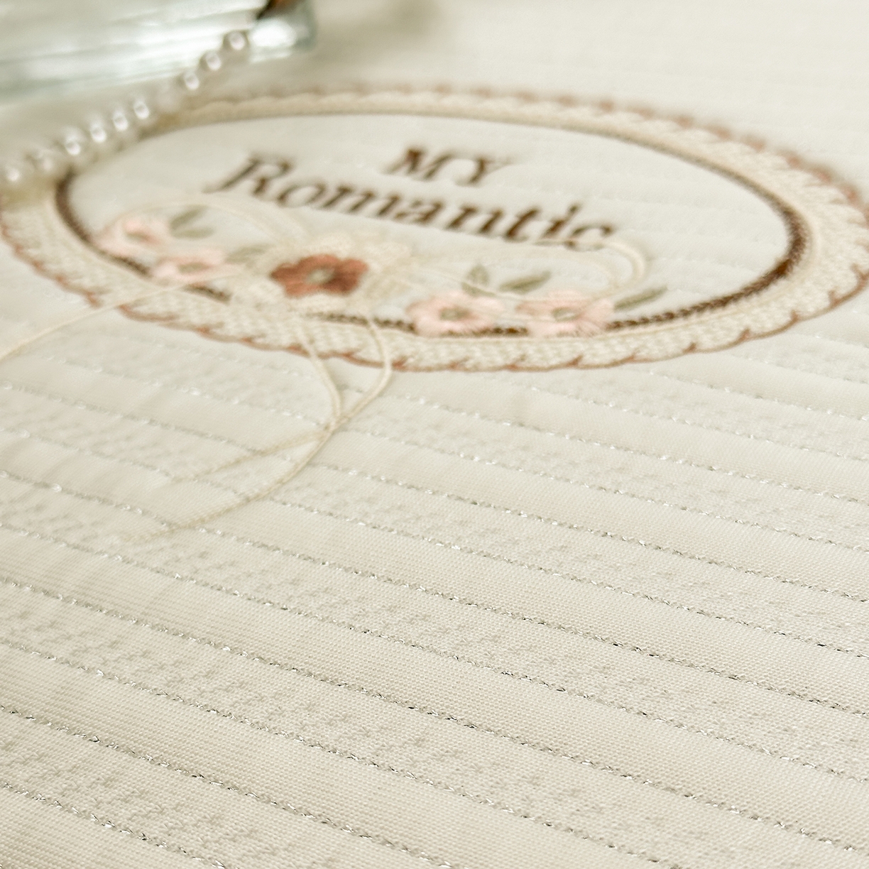 91家纺网 家纺一手货源 找家纺 乐朵家居 2026新款 卡洛琳 （复合） 凉豆豆 凉席三件套 米白