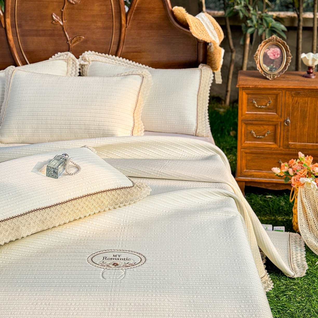 91家纺网 家纺一手货源 找家纺 乐朵家居 2026新款 卡洛琳 （复合） 凉豆豆 凉席三件套 米白