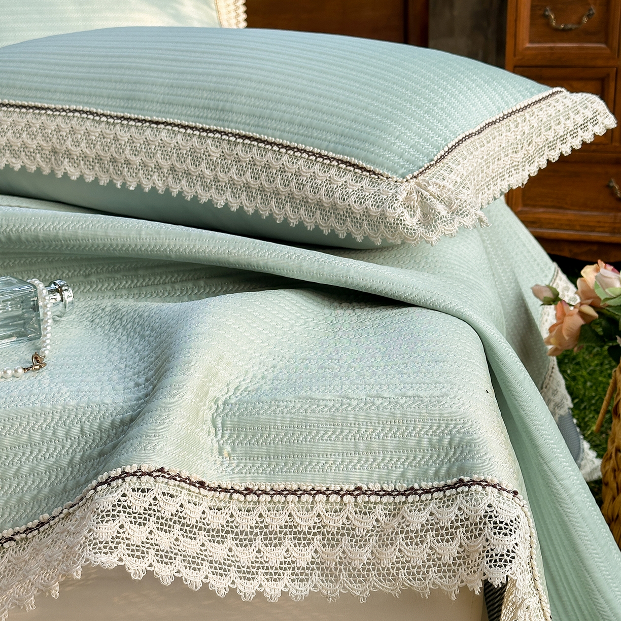 91家纺网 家纺一手货源 找家纺 乐朵家居 2026新款 卡洛琳  （复合）凉豆豆 凉席三件套 抹茶绿