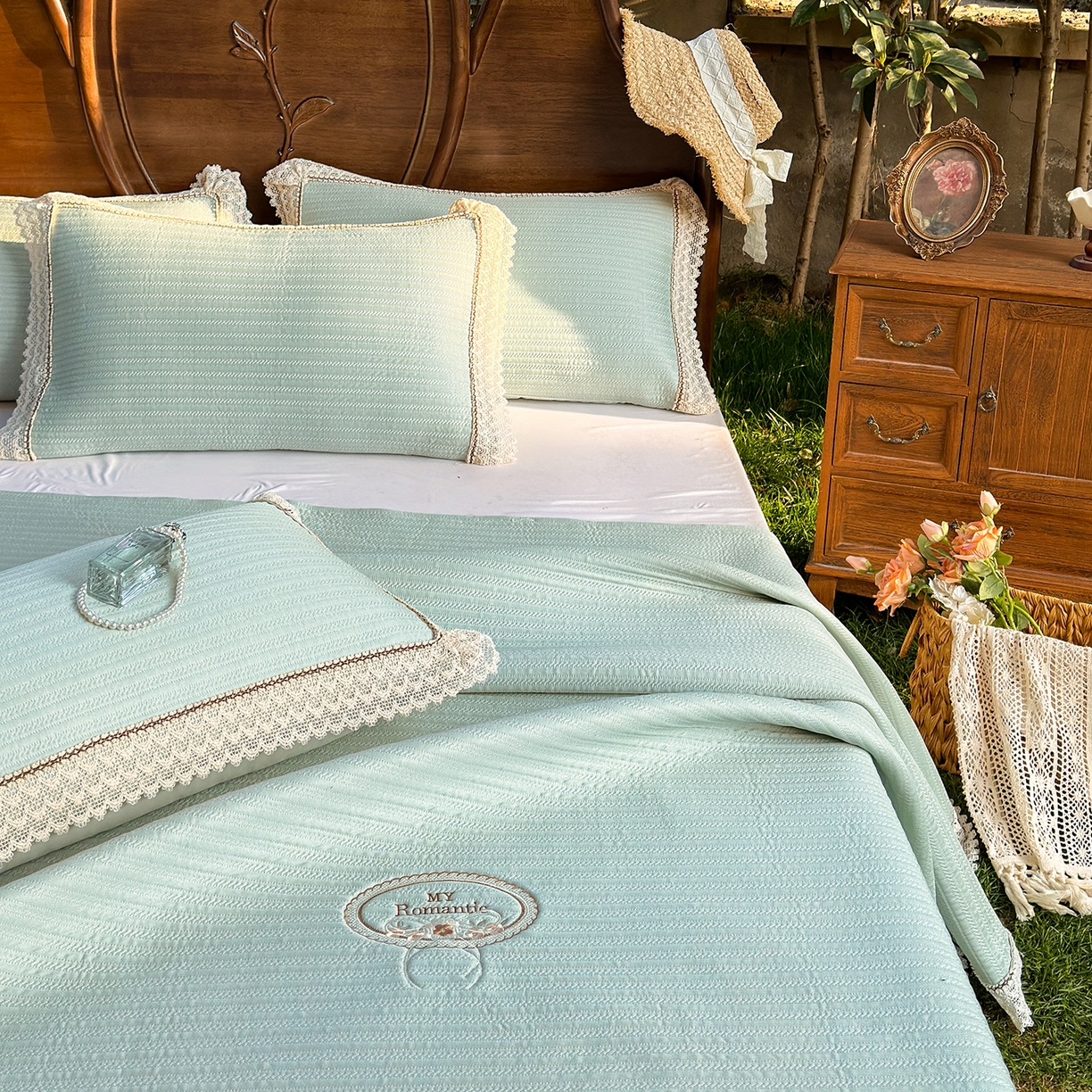 91家纺网 家纺一手货源 找家纺 乐朵家居 2026新款 卡洛琳  （复合）凉豆豆 凉席三件套 抹茶绿