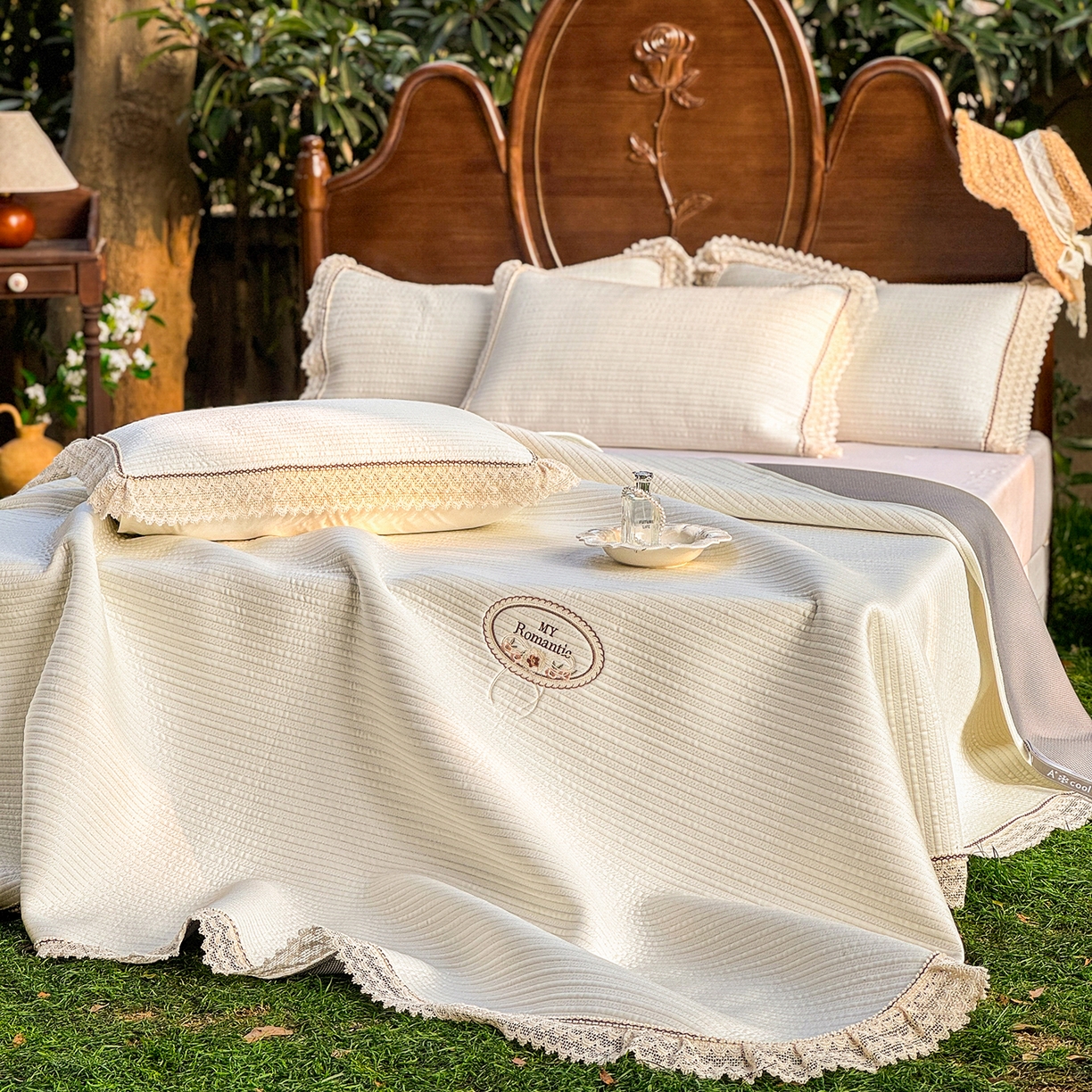 91家纺网 家纺一手货源 找家纺 乐朵家居 2026新款 卡洛琳 （复合） 凉豆豆 凉席三件套 米白