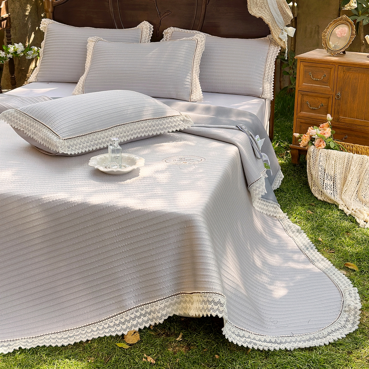 91家纺网 家纺一手货源 找家纺 乐朵家居 2026新款 卡洛琳 （复合） 凉豆豆 凉席三件套 星空灰