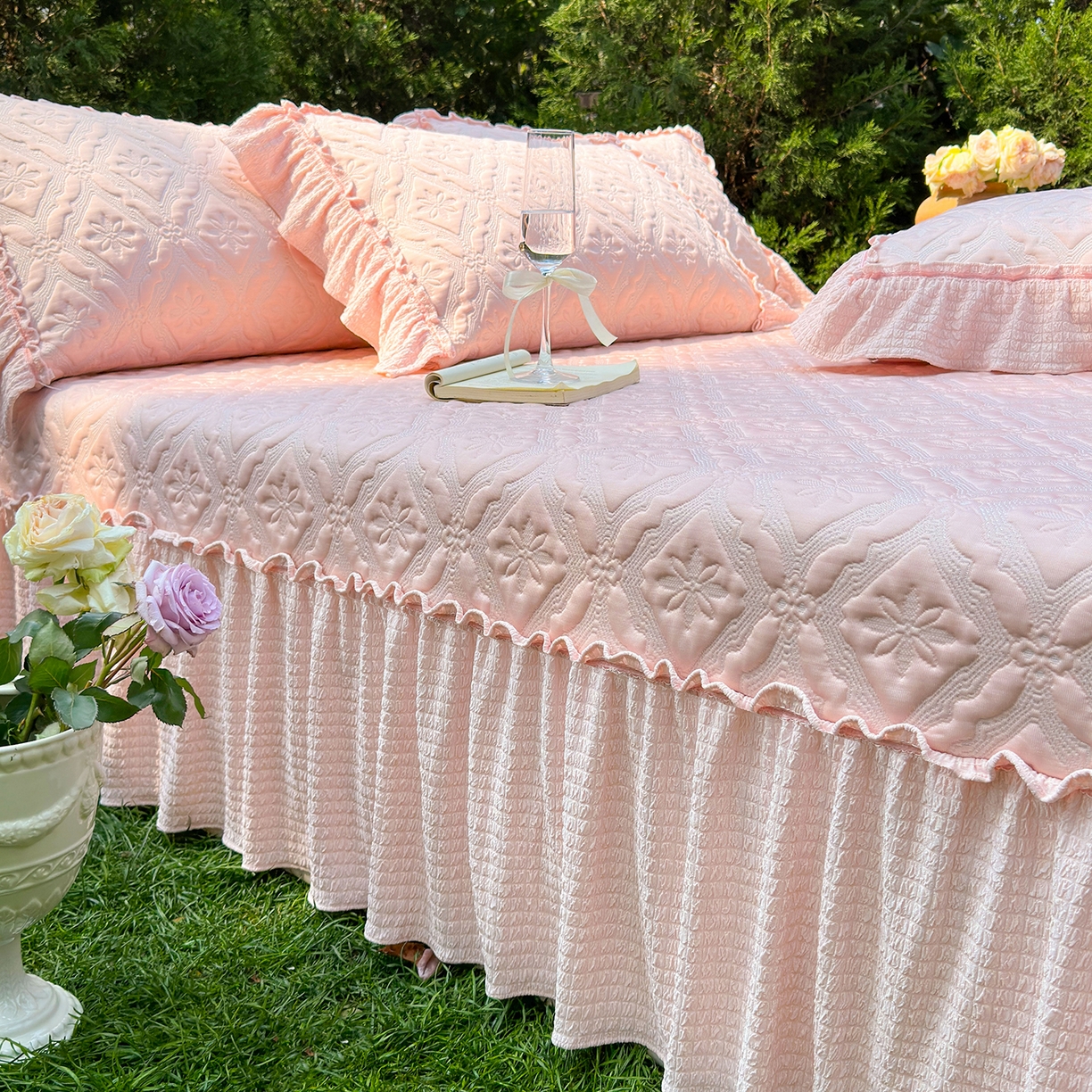 91家纺网 家纺一手货源 找家纺  乐朵家居 2026新款 蒂梵朵 （复合）凉豆豆 凉席三件套 粉色