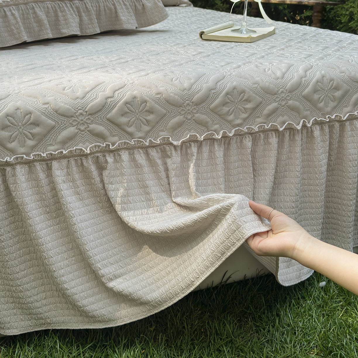 91家纺网 家纺一手货源 找家纺 乐朵家居 2026新款 蒂梵朵 （复合）凉豆豆 凉席三件套 杏色