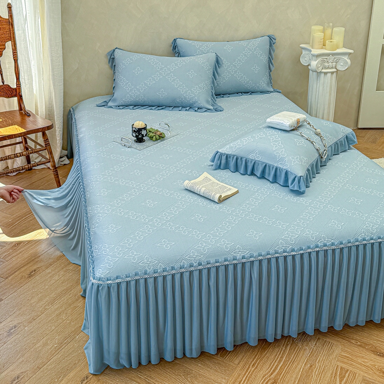 91家纺网 家纺一手货源 找家纺 （总）亿品家纺 2026新款550克PE高分子单泡提花凉感复合床裙款凉席