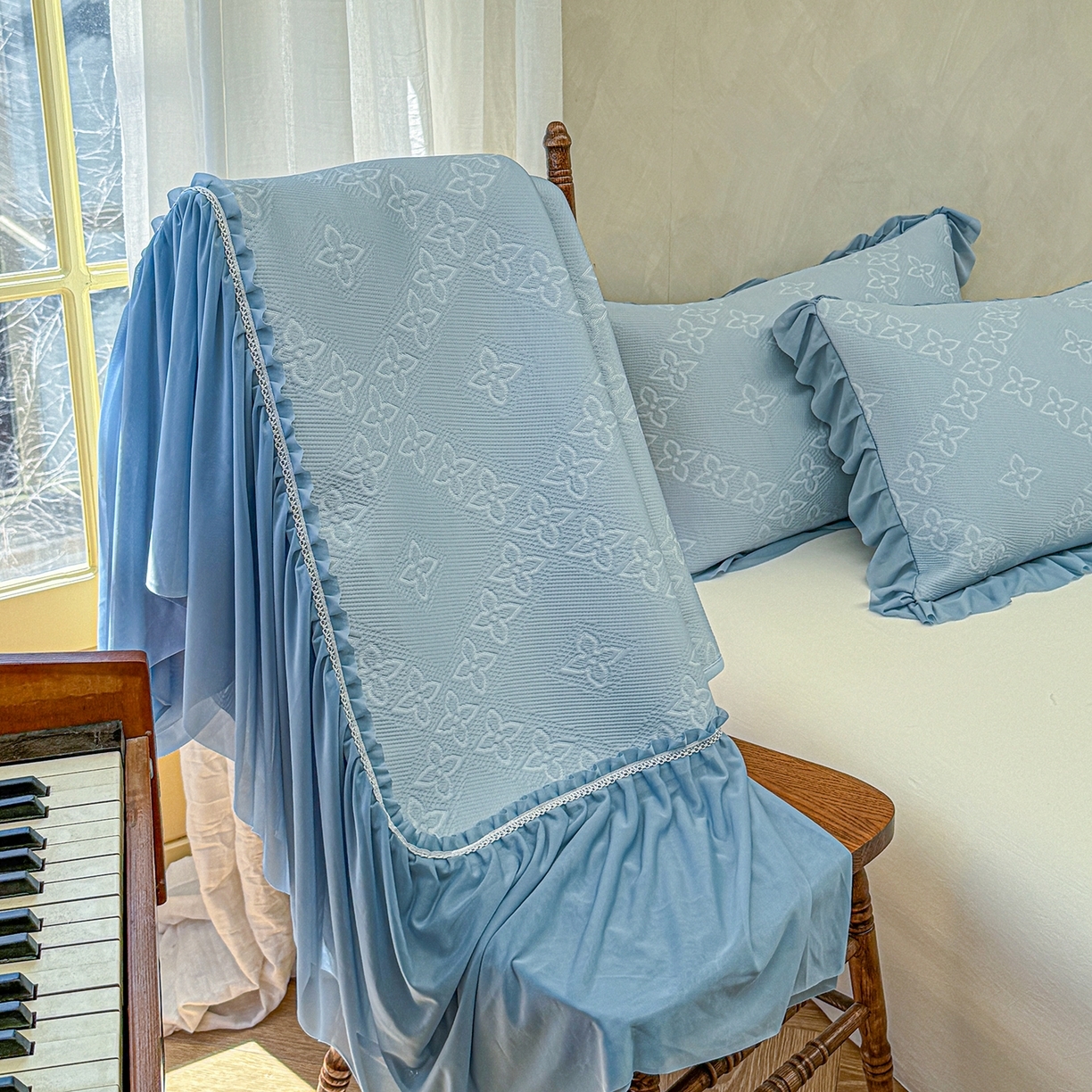 91家纺网 家纺一手货源 找家纺 （总）亿品家纺 2026新款550克PE高分子单泡提花凉感复合床裙款凉席