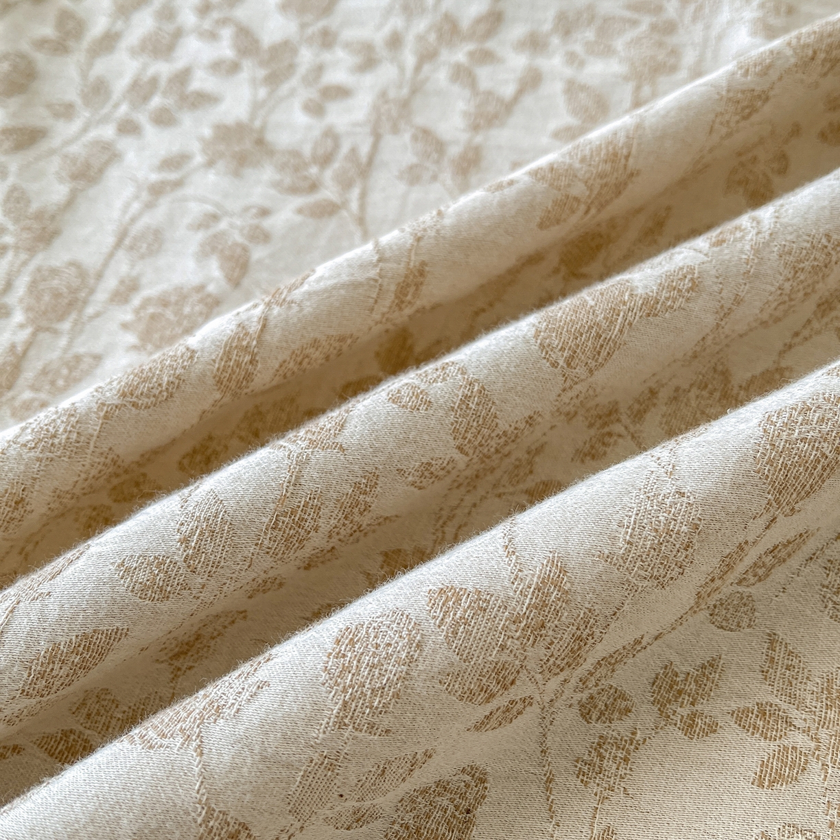 91家纺网 家纺一手货源 找家纺 树下 2026新款A类色织提花纽扣款棉麻四件套 曼眉