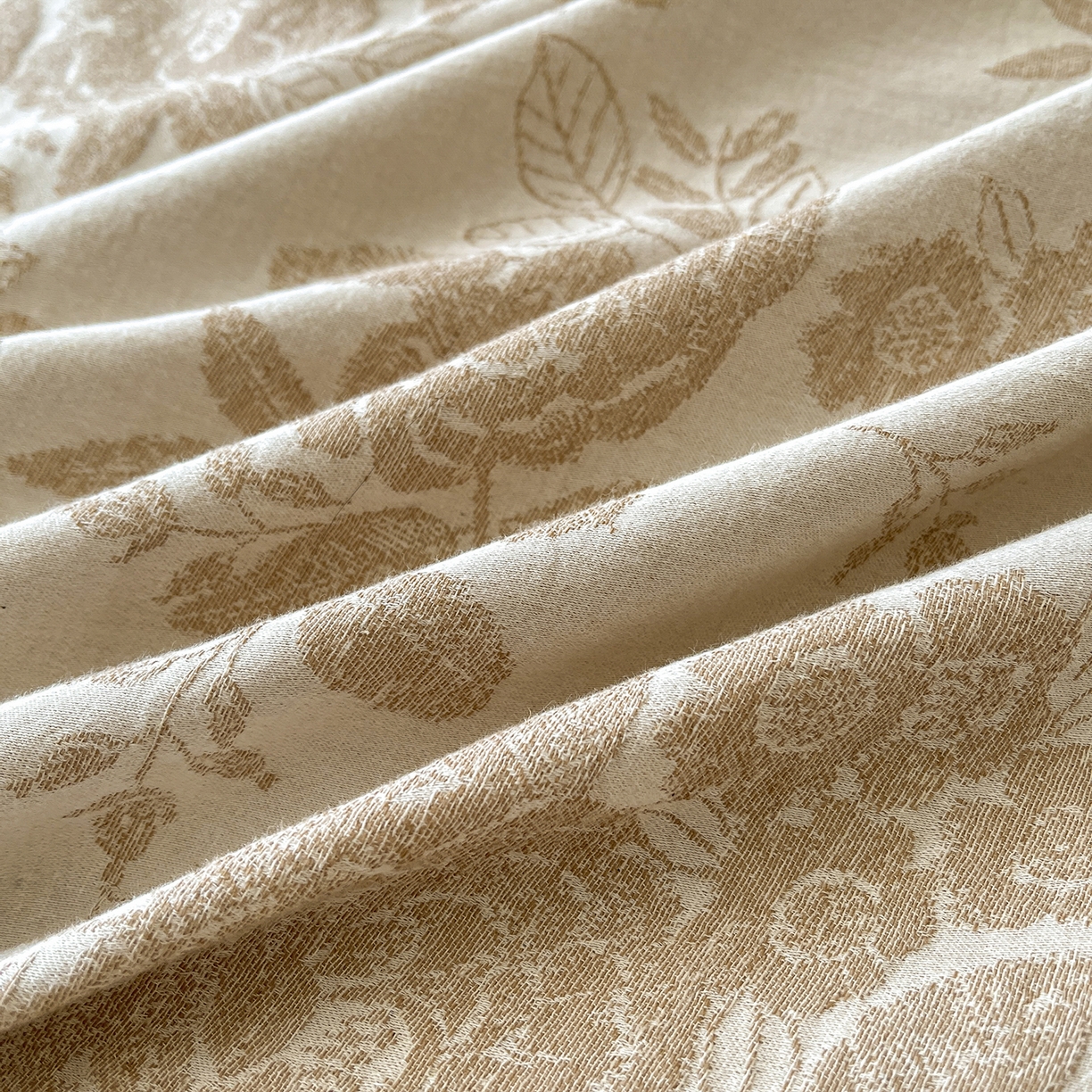 91家纺网 家纺一手货源 找家纺 树下 2026新款A类色织提花纽扣款棉麻四件套 笙花