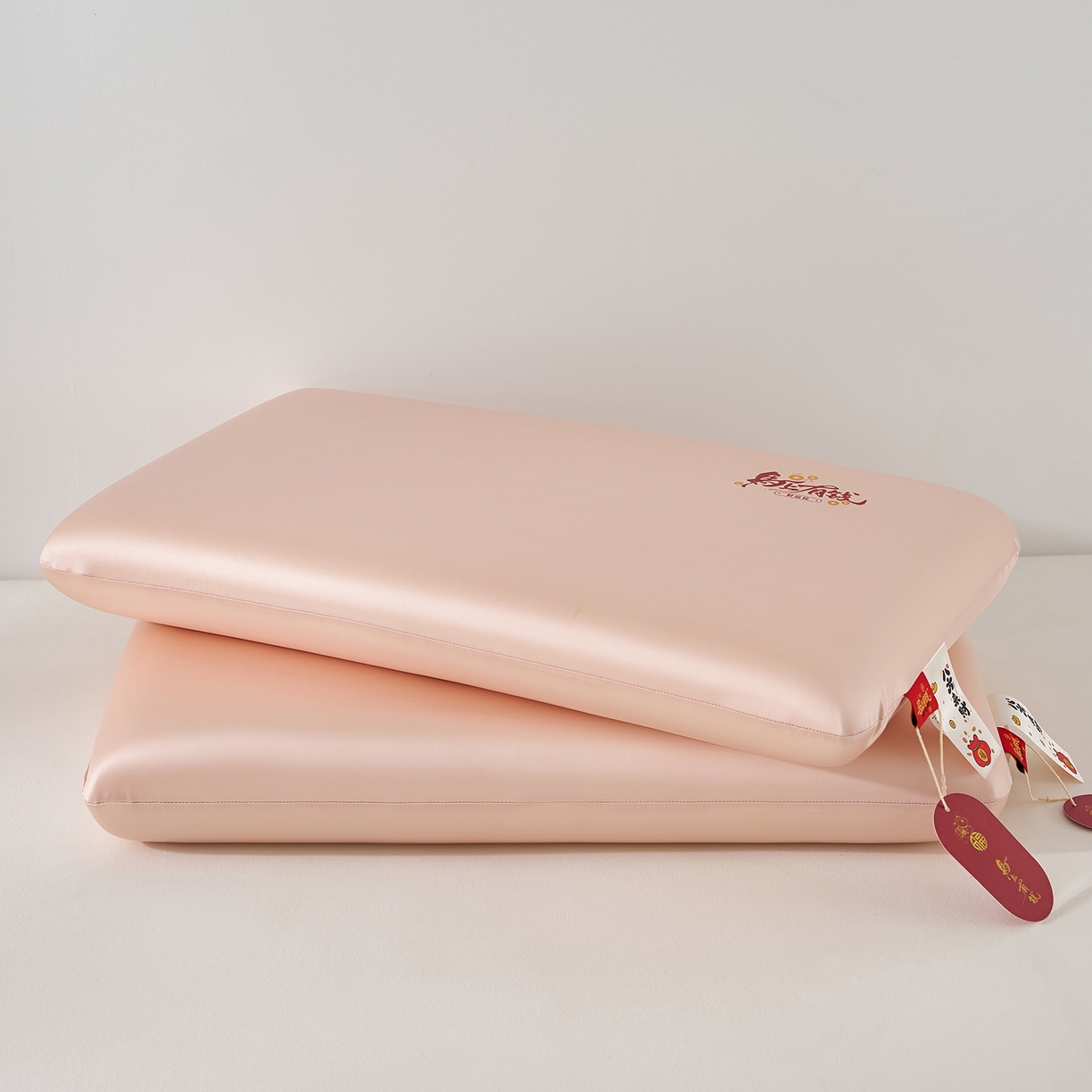 91家纺网 家纺一手货源 找家纺 鼎盛乳胶 2026新款云感慢回弹记忆枕财运枕 粉