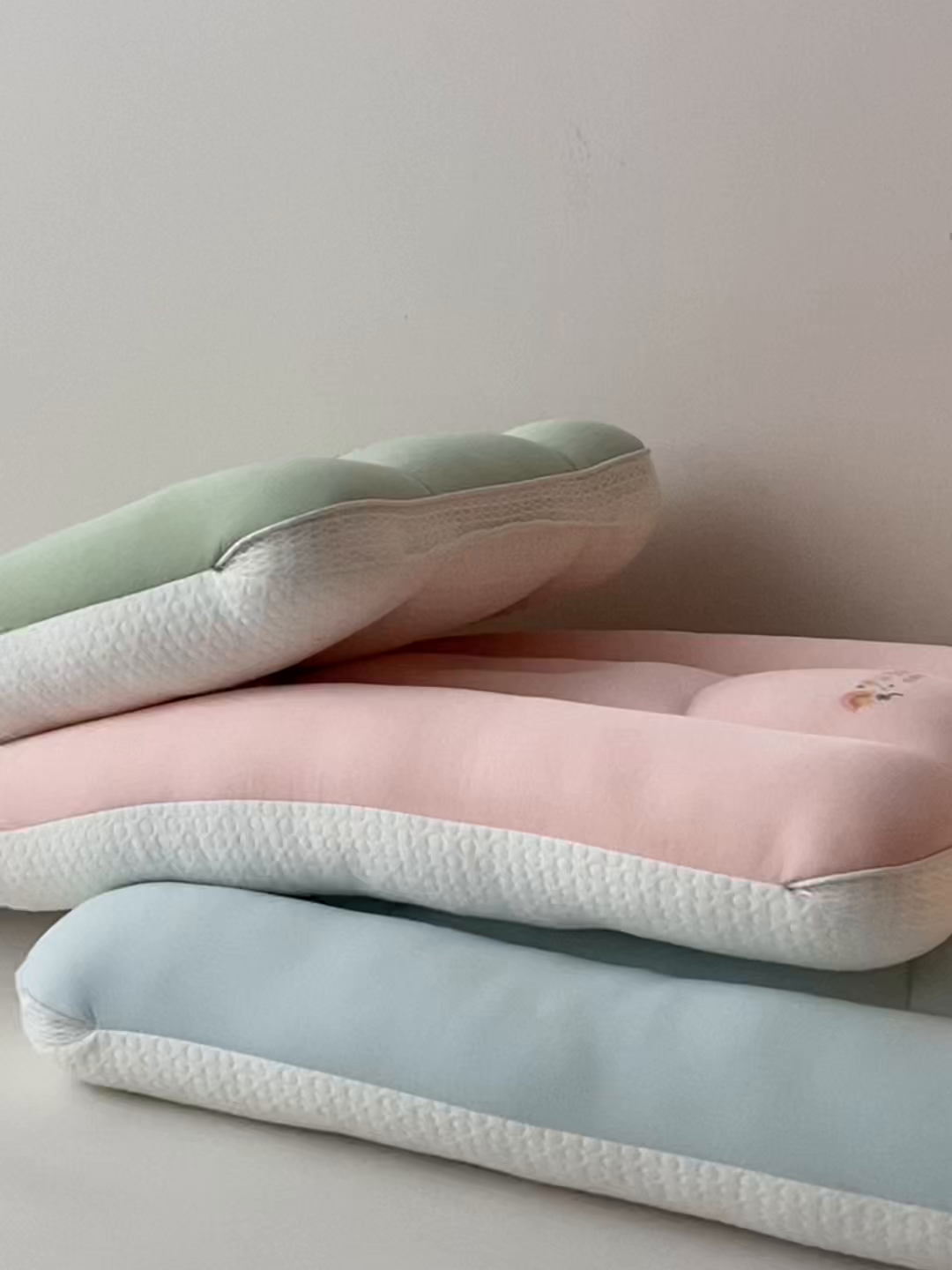 91家纺网 家纺一手货源 找家纺 贵夫人 2026新款A类儿童硅胶双面护颈枕枕头枕芯 组合图仅做展示不可下单