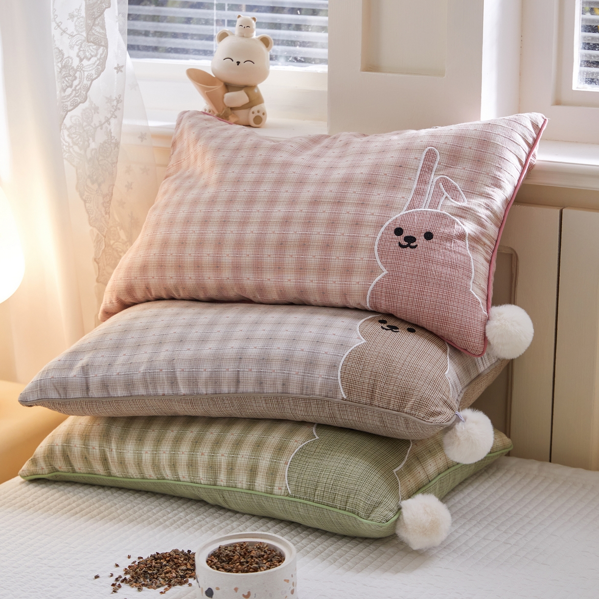 91家纺网 家纺一手货源 找家纺 （总）贵夫人 2026新款童趣荞麦枕枕头枕芯毛球款