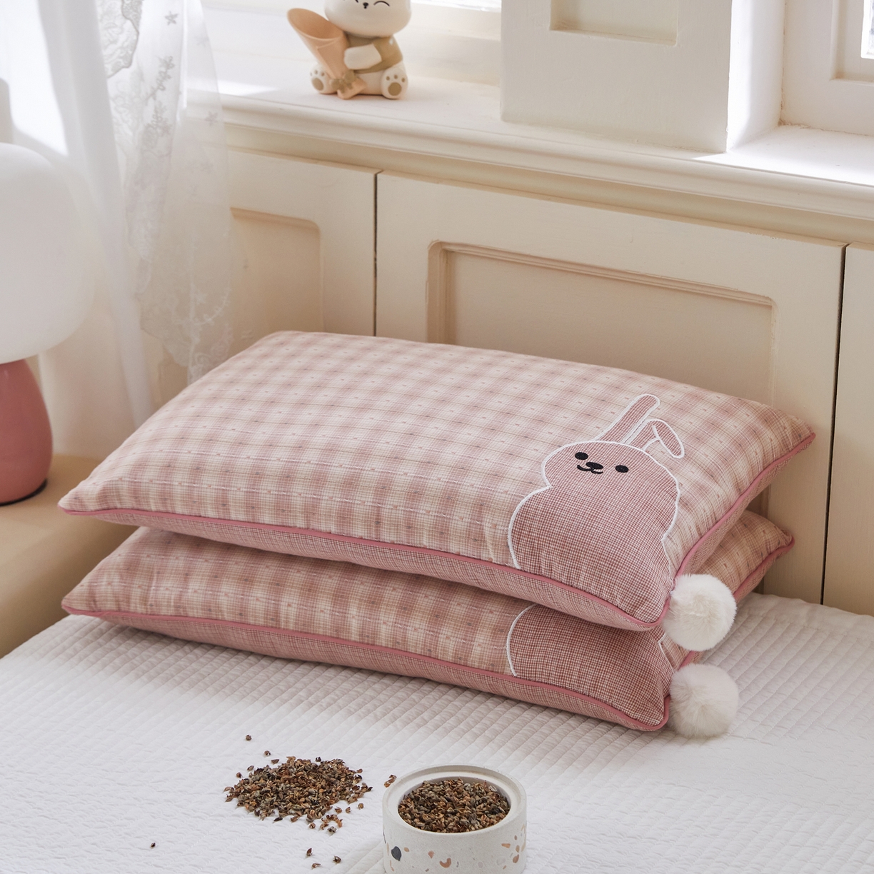 91家纺网 家纺一手货源 找家纺 贵夫人 2026新款童趣荞麦枕枕头枕芯毛球款 粉色单只