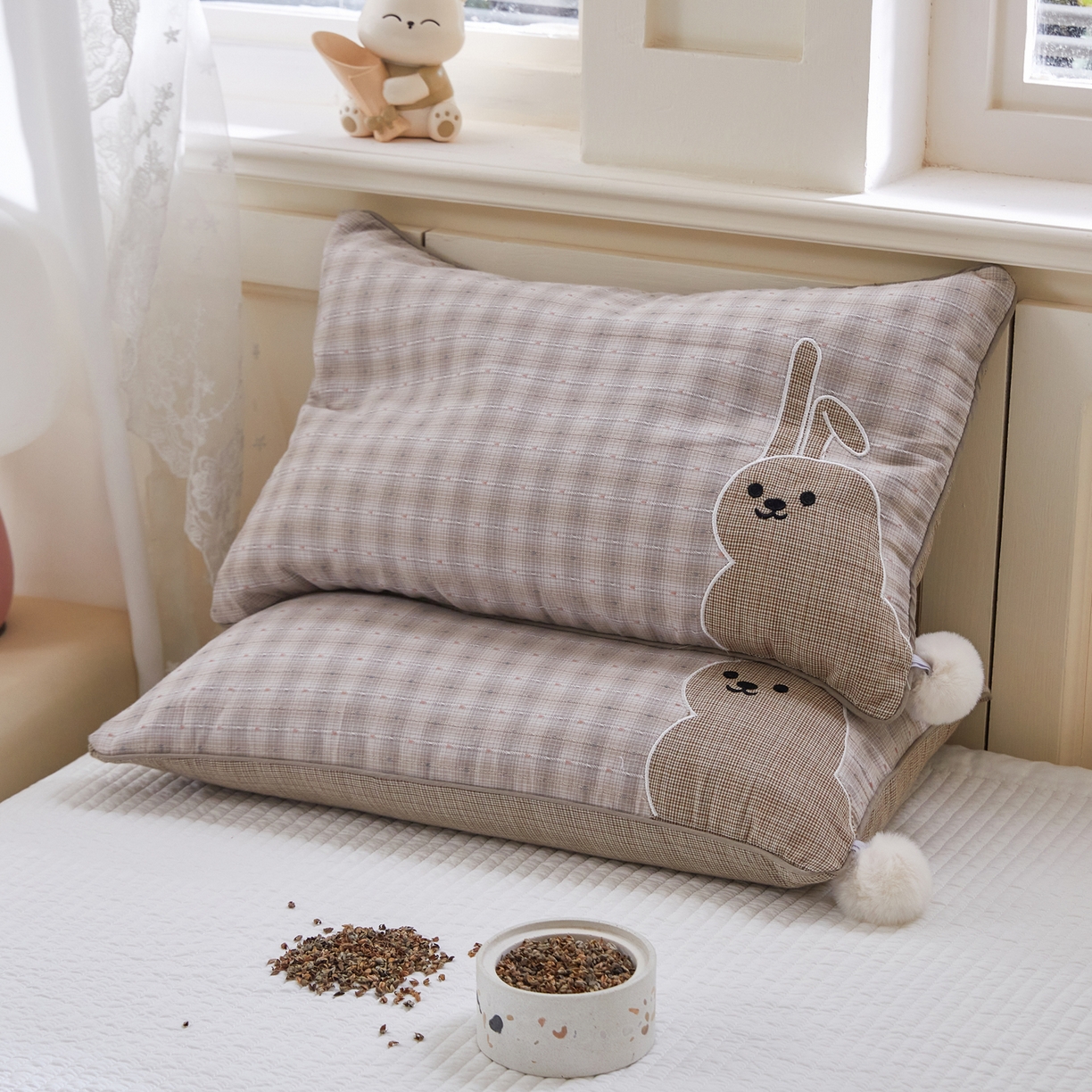 91家纺网 家纺一手货源 找家纺 贵夫人 2026新款童趣荞麦枕枕头枕芯毛球款 咖色单只