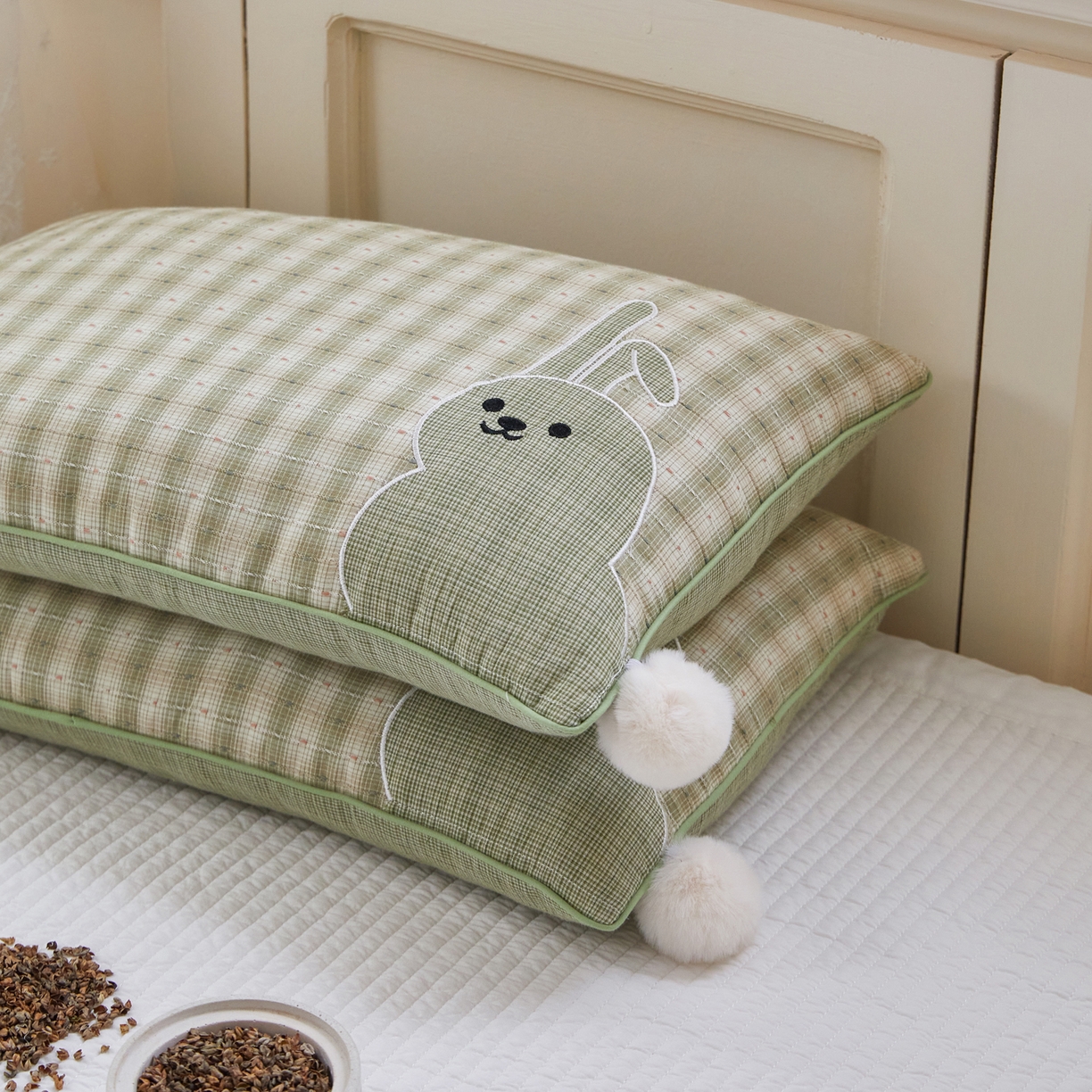 91家纺网 家纺一手货源 找家纺 贵夫人 2026新款童趣荞麦枕枕头枕芯毛球款 绿色一对