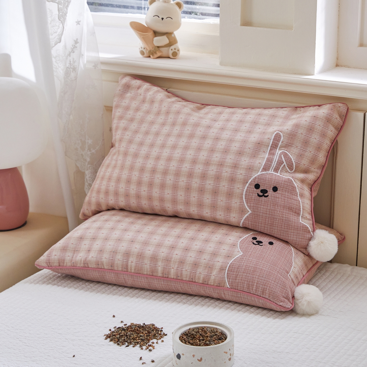 91家纺网 家纺一手货源 找家纺 贵夫人 2026新款童趣荞麦枕枕头枕芯毛球款 粉色单只