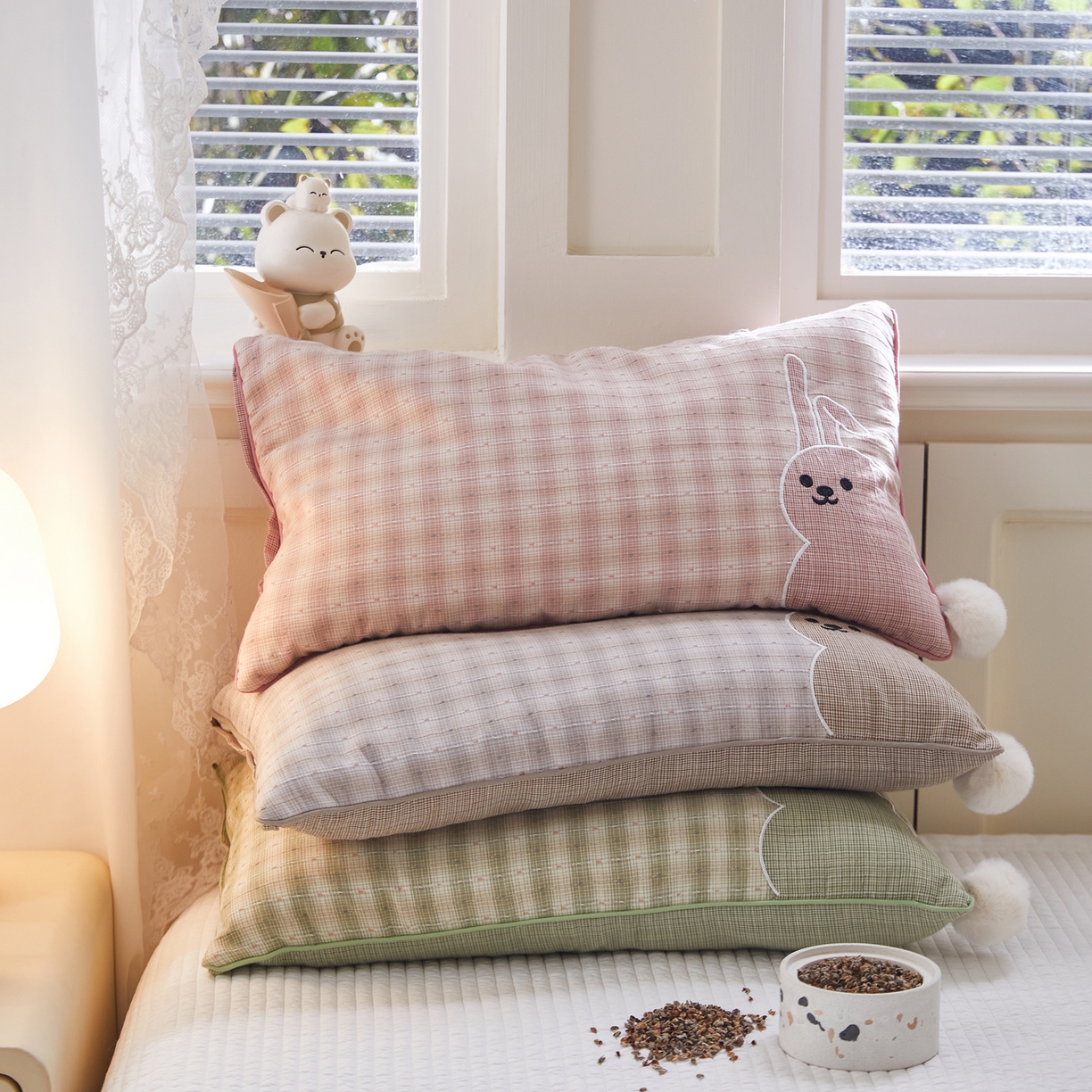 91家纺网 家纺一手货源 找家纺 贵夫人 2026新款童趣荞麦枕枕头枕芯毛球款 组合图仅做展示不可下单