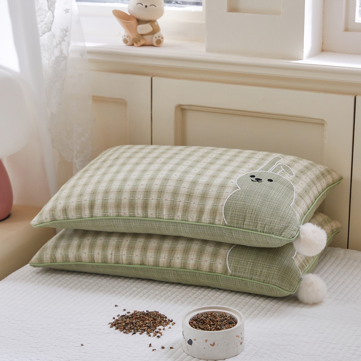 91家纺网 家纺一手货源 找家纺 贵夫人 2026新款童趣荞麦枕枕头枕芯毛球款 绿色单只