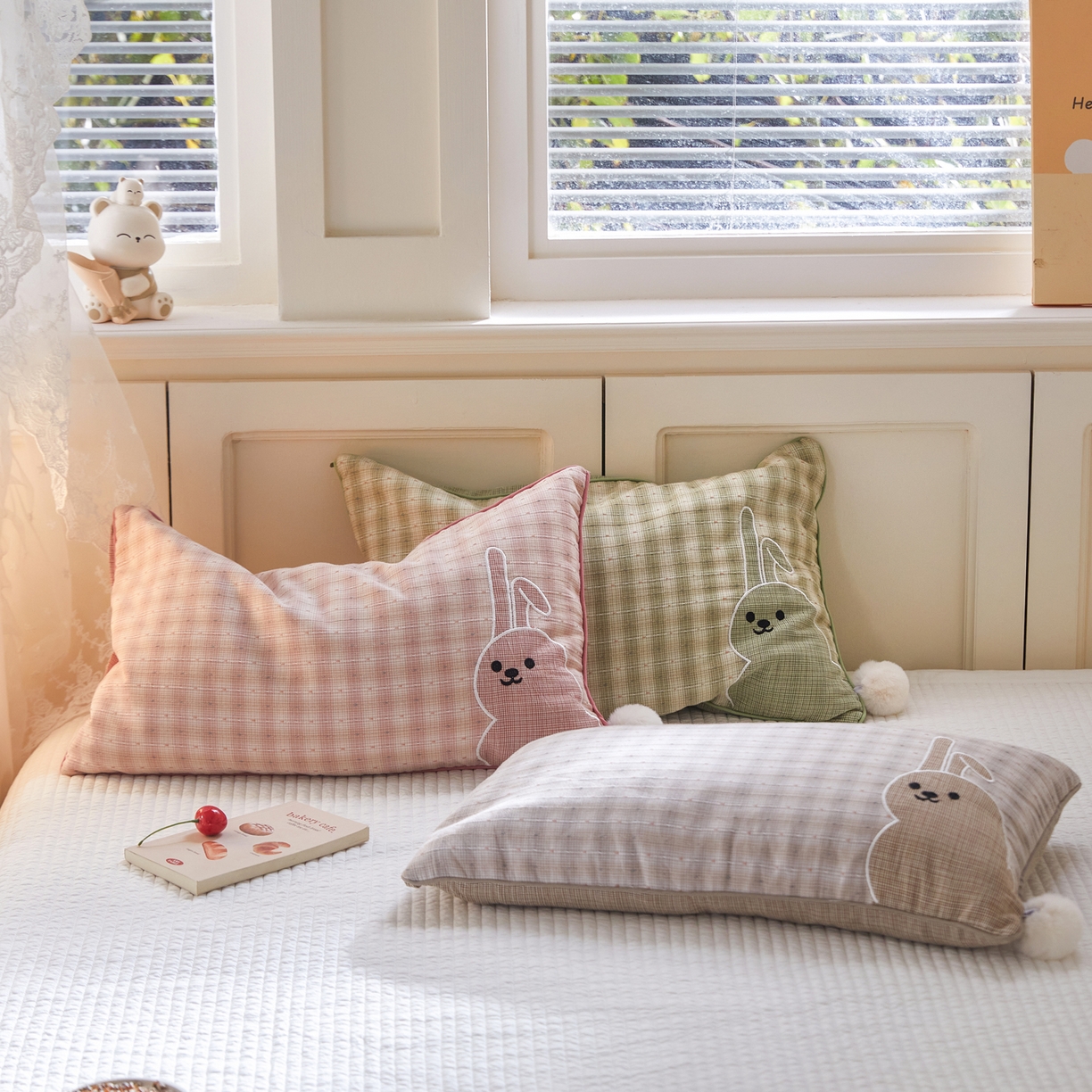 91家纺网 家纺一手货源 找家纺 贵夫人 2026新款童趣荞麦枕枕头枕芯毛球款 组合图仅做展示不可下单