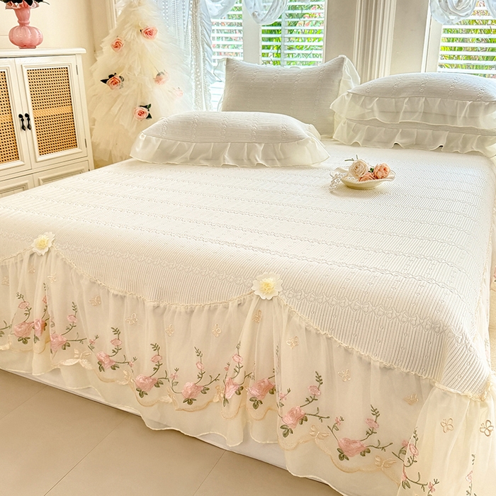 91家纺网 家纺一手货源 找家纺 苏米娜家纺SUMINA 2026新款PE高分子弯边工艺床裙款凉席三件套-可心 可心-奶油白