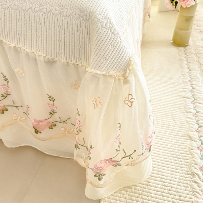 91家纺网 家纺一手货源 找家纺 苏米娜家纺SUMINA 2026新款PE高分子弯边工艺床裙款凉席三件套-可心 可心-奶油白