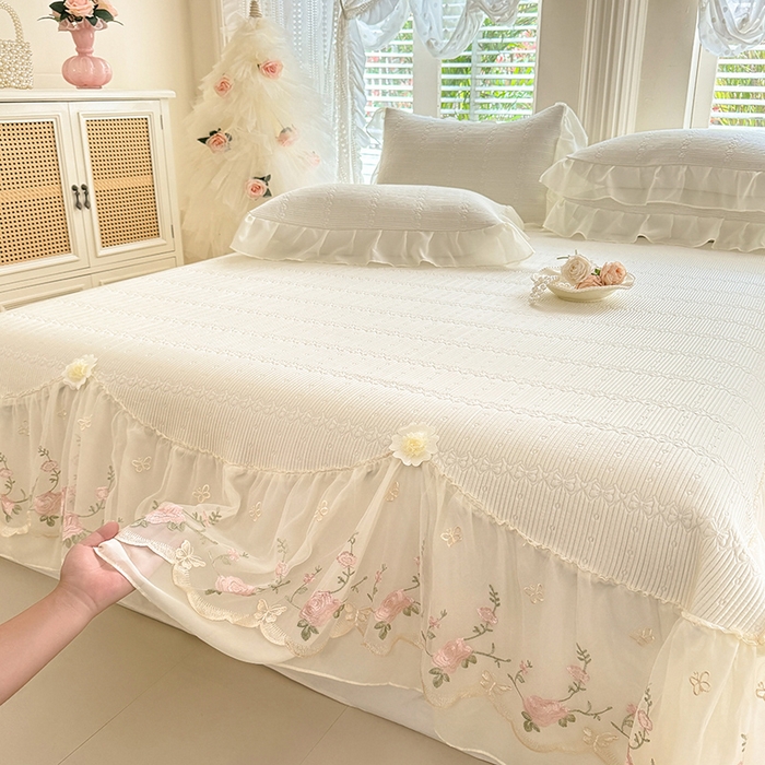 91家纺网 家纺一手货源 找家纺 苏米娜家纺SUMINA 2026新款PE高分子弯边工艺床裙款凉席三件套-可心 可心-奶油白